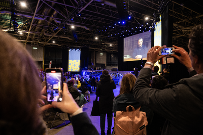 911176 Afbeelding van de 1-jarige herdenking van de Russische inval in de Oekraïne in de Jaarbeurs te Utrecht, tijdens ...